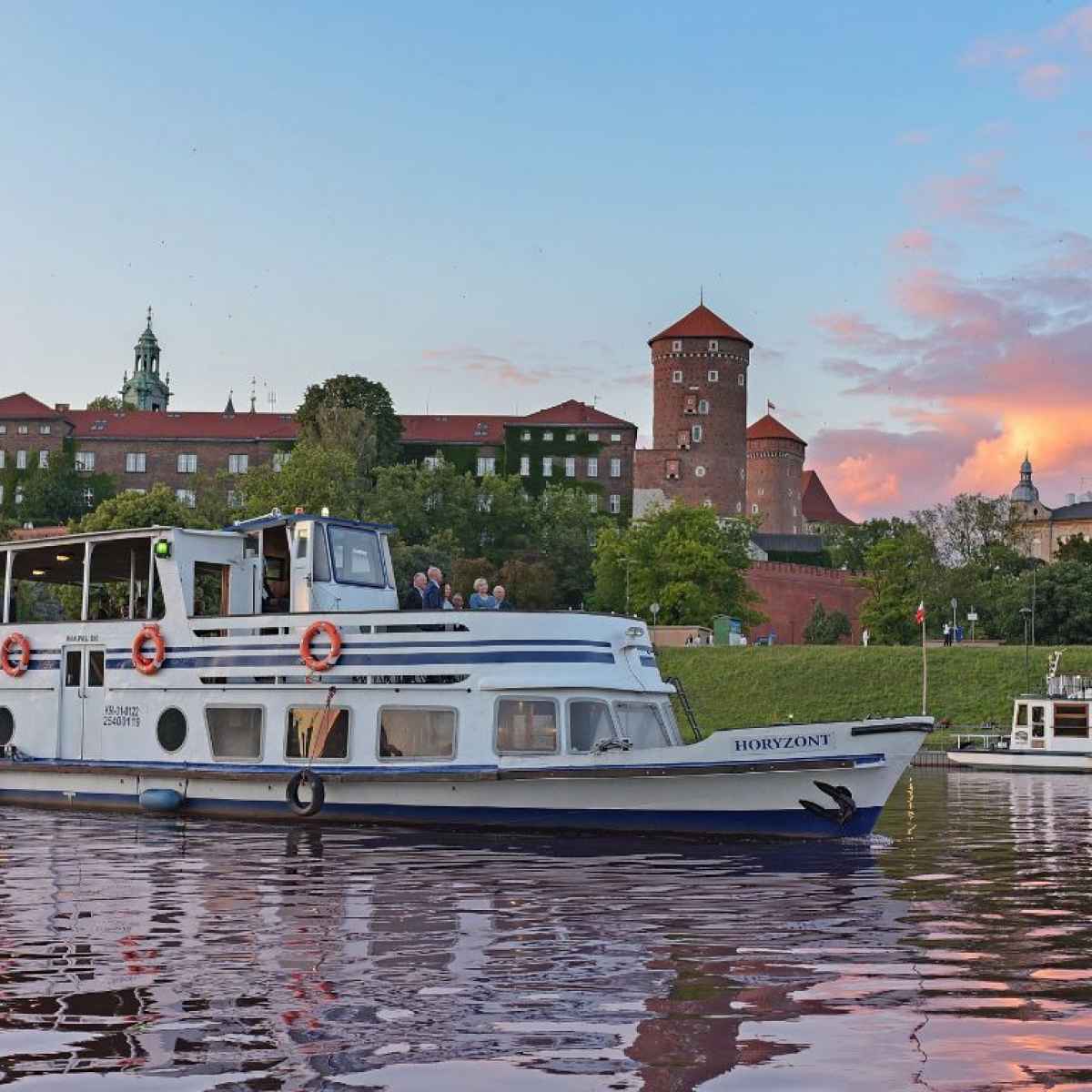 Krakau, eine Kreuzfahrt auf der Weichsel. Schloss Wawel, die Weichsel.