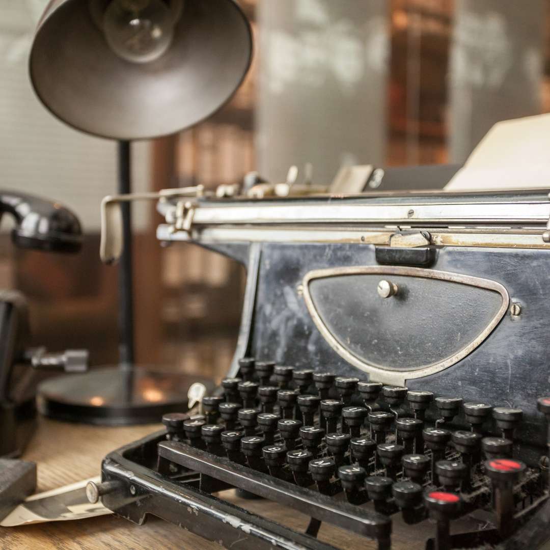 oscar schindlers emailwerk ausstellung oscar schindlers büro, geführte besichtigung durch das schindlerwerk