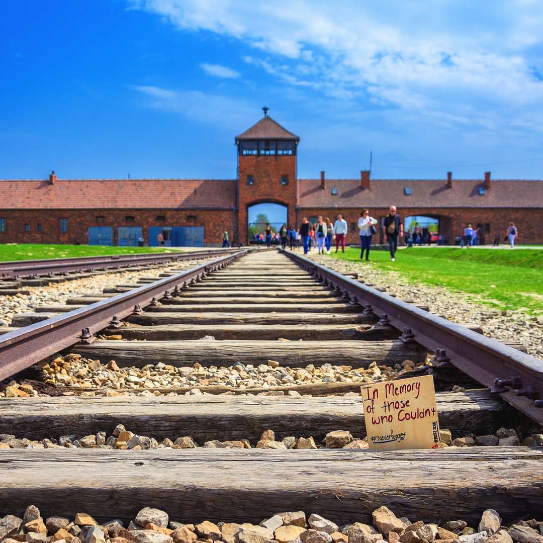 tickets nach auschwitz-birkenau, auschwitz-birkenau tour, birkenauer todestor